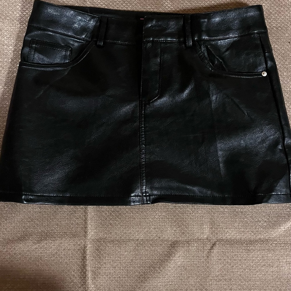 Edikted Sleek Black Mini Skirt